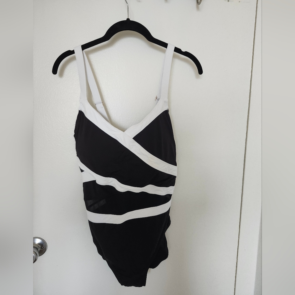 Anne Cole Black and White Swimsuit - Picture 4 of 5